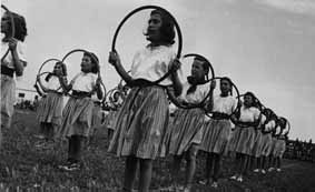 Una imagen de la exposición ‘Jóvenes obreros en el paraíso: fotografía e industria en el Puerto de Sagunto 1940-1975’.